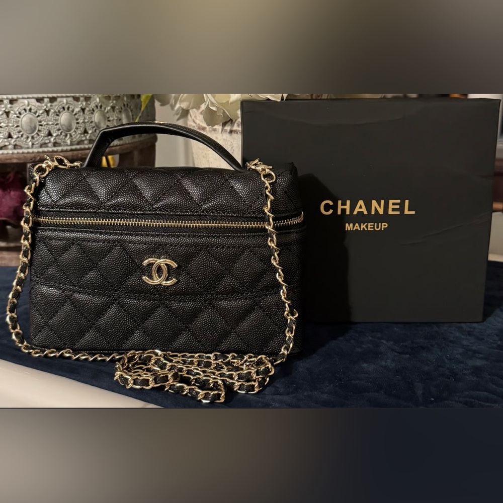 GWP Chanel Beaute VIP Gift Black Quilted Cosmetic Bag with Gold Chain